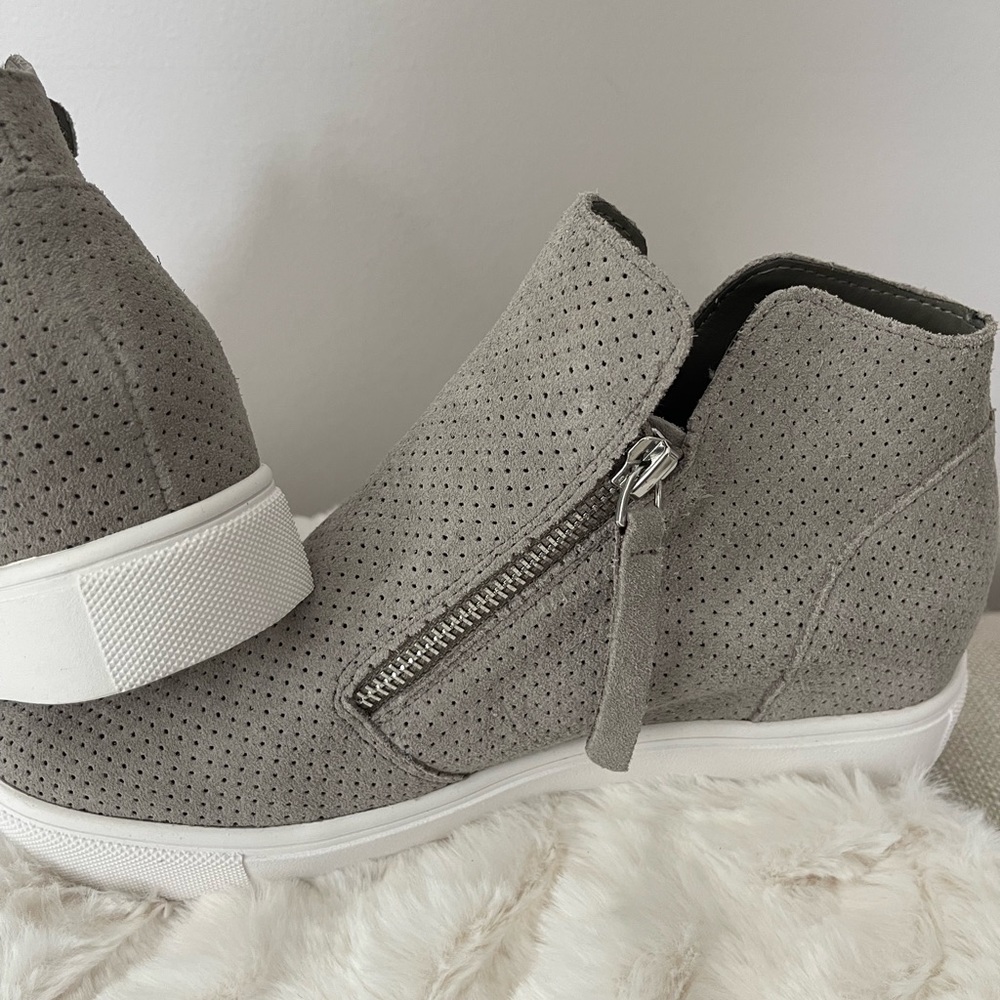 Steve Madden Grey suede platform tennis shoes. Size 7.5. NWOT OR BOX